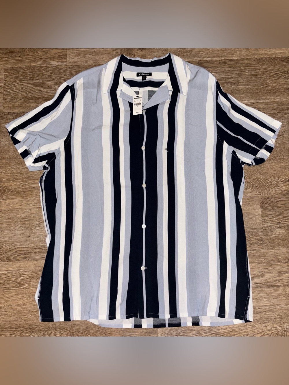 Express short-sleeve button-down shirt - A4